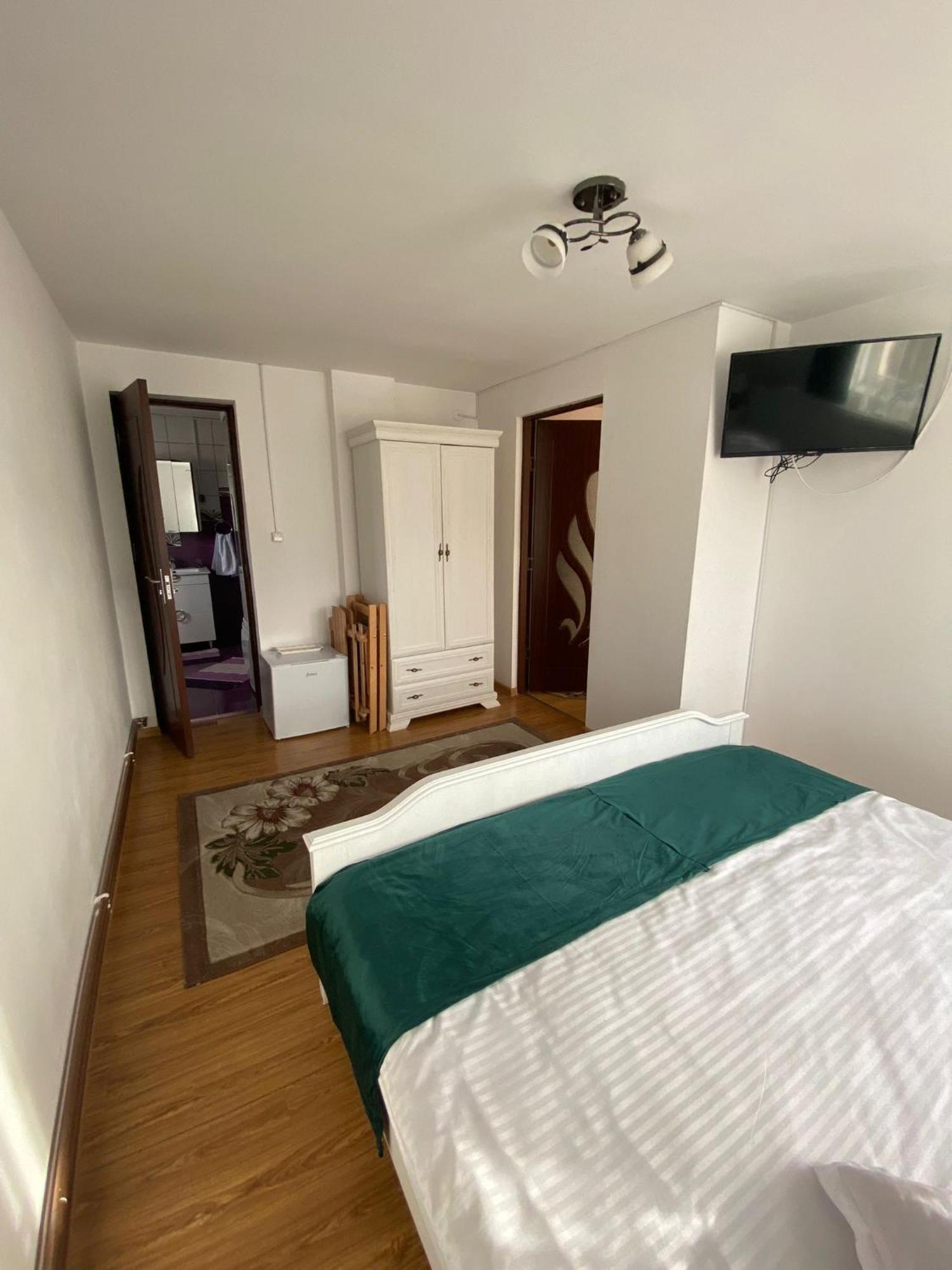 Hotel Casa Irina à Mînăstirea Humorului Extérieur photo
