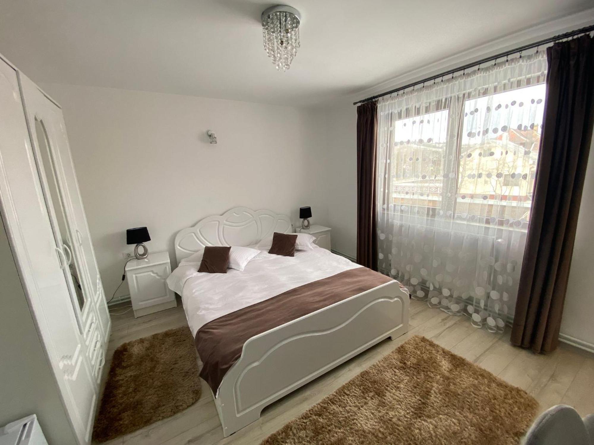 Hotel Casa Irina à Mînăstirea Humorului Extérieur photo