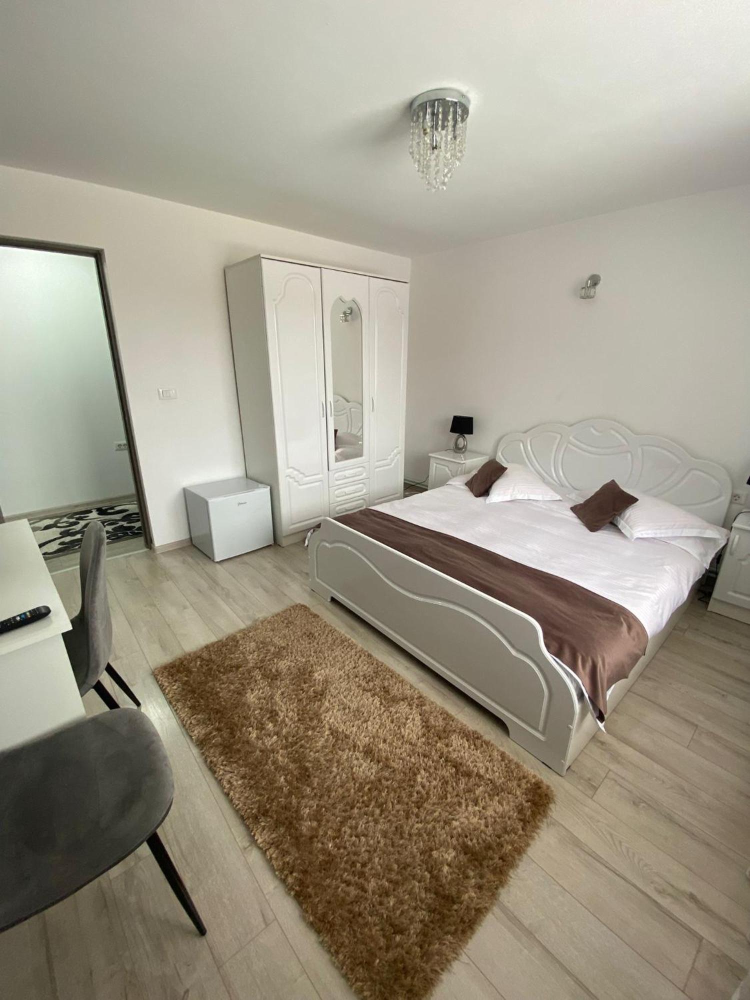 Hotel Casa Irina à Mînăstirea Humorului Extérieur photo