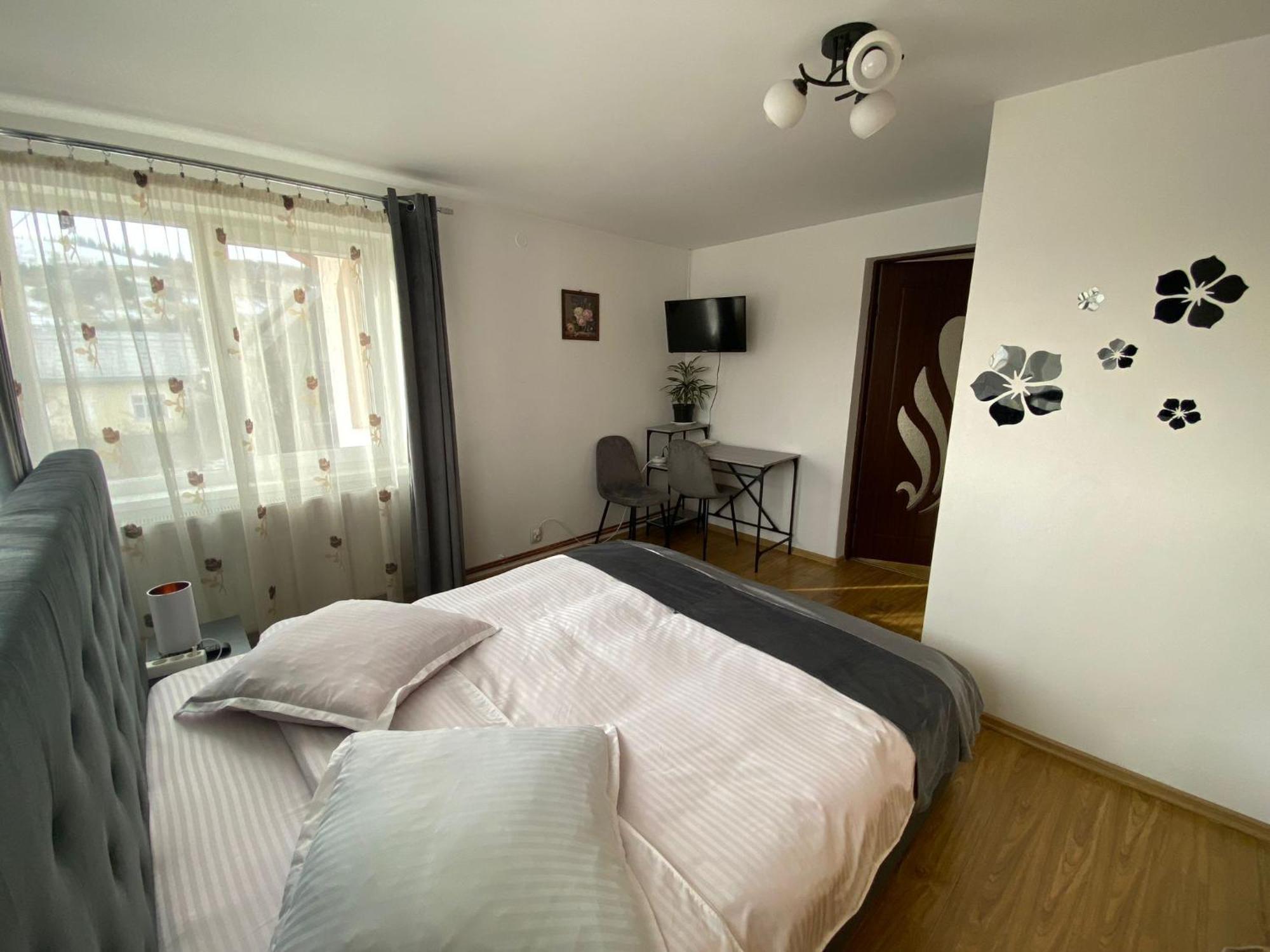 Hotel Casa Irina à Mînăstirea Humorului Extérieur photo