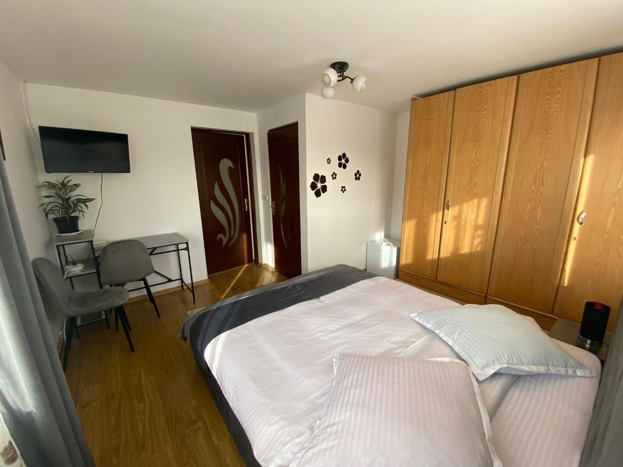 Hotel Casa Irina à Mînăstirea Humorului Extérieur photo