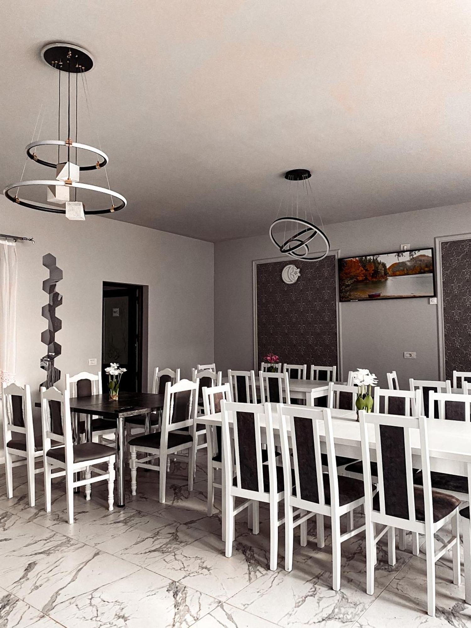 Hotel Casa Irina à Mînăstirea Humorului Extérieur photo