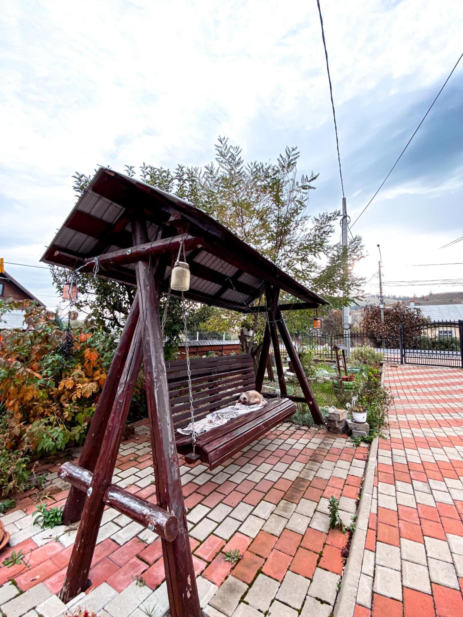 Hotel Casa Irina à Mînăstirea Humorului Extérieur photo