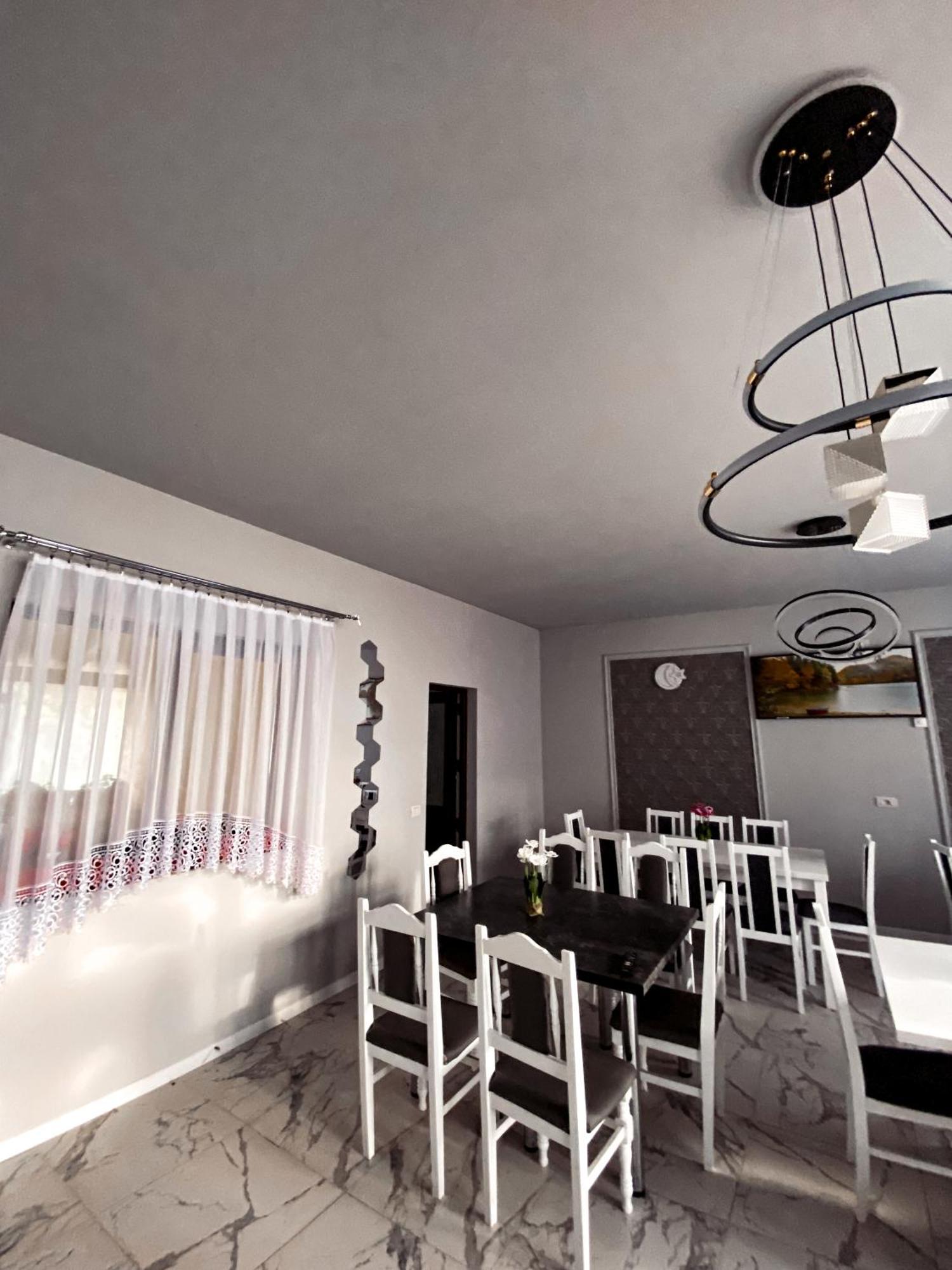 Hotel Casa Irina à Mînăstirea Humorului Extérieur photo
